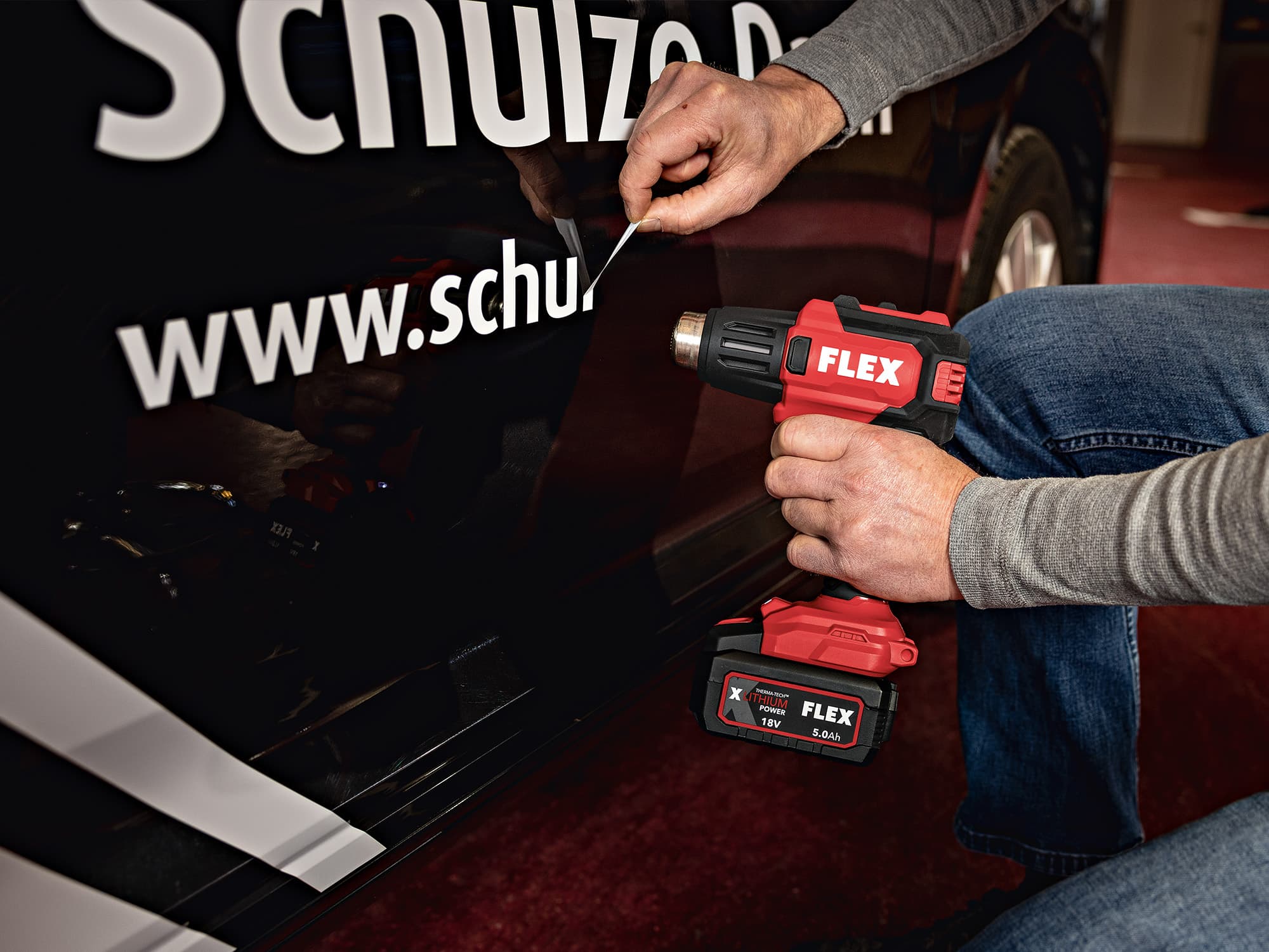 Remove stickers from vehicles with HG 530 18