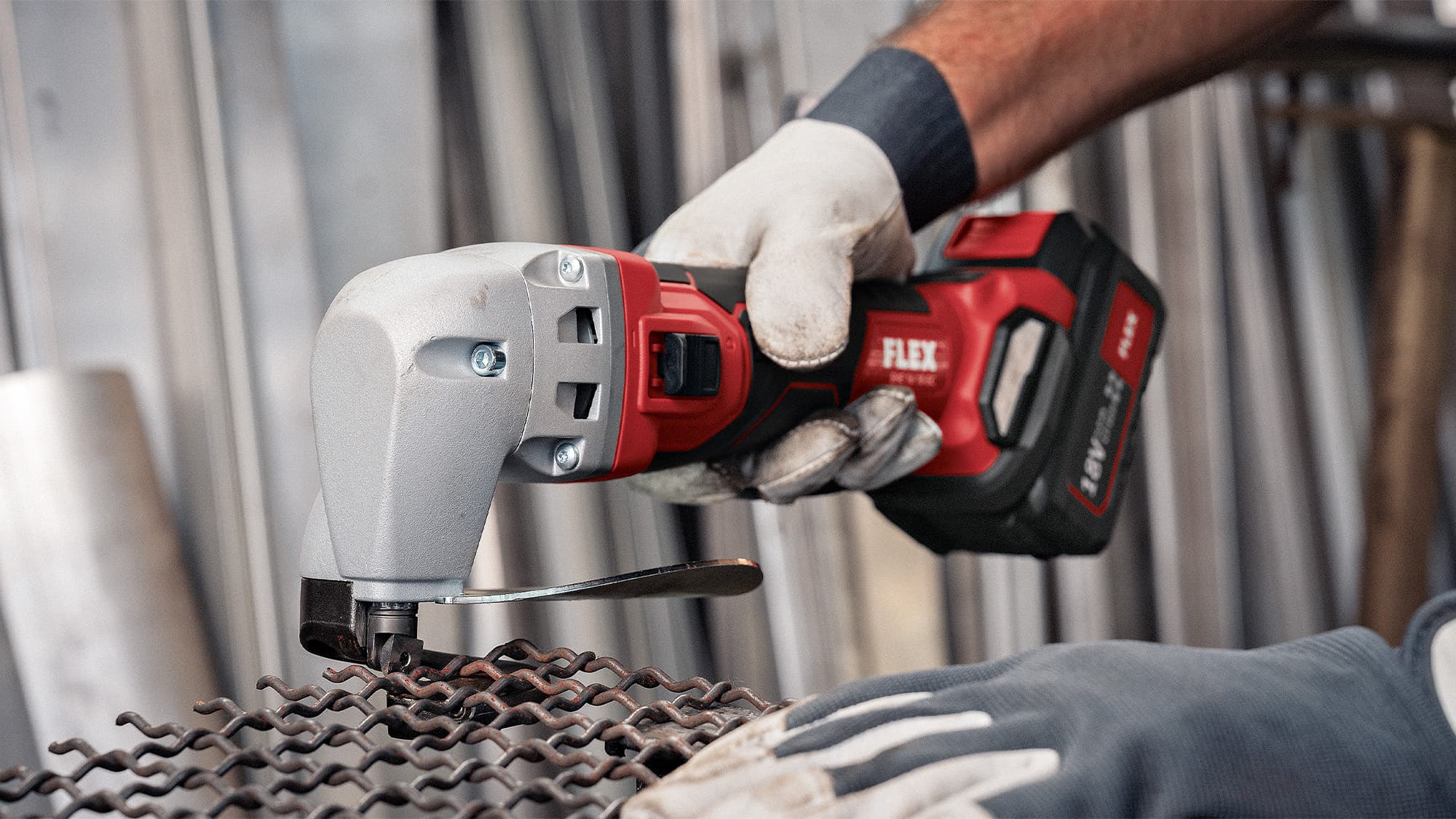 Cutting metal with the FLEX cordless metal shears