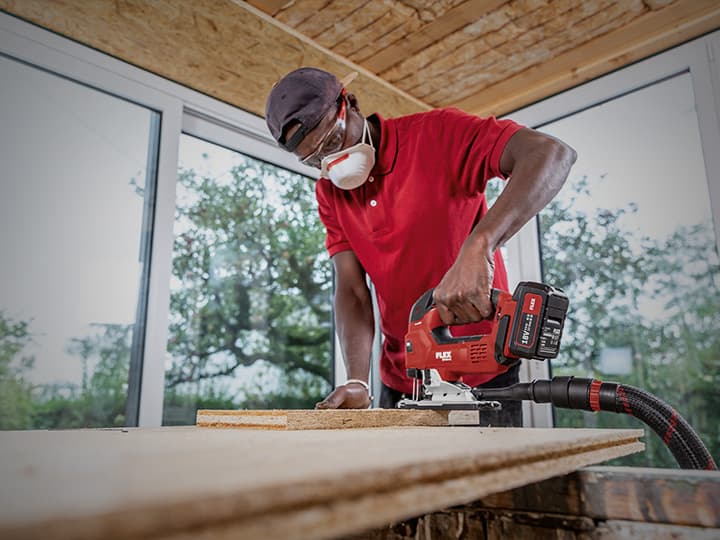 Cordless jigsaw with dust extraction on a construction site