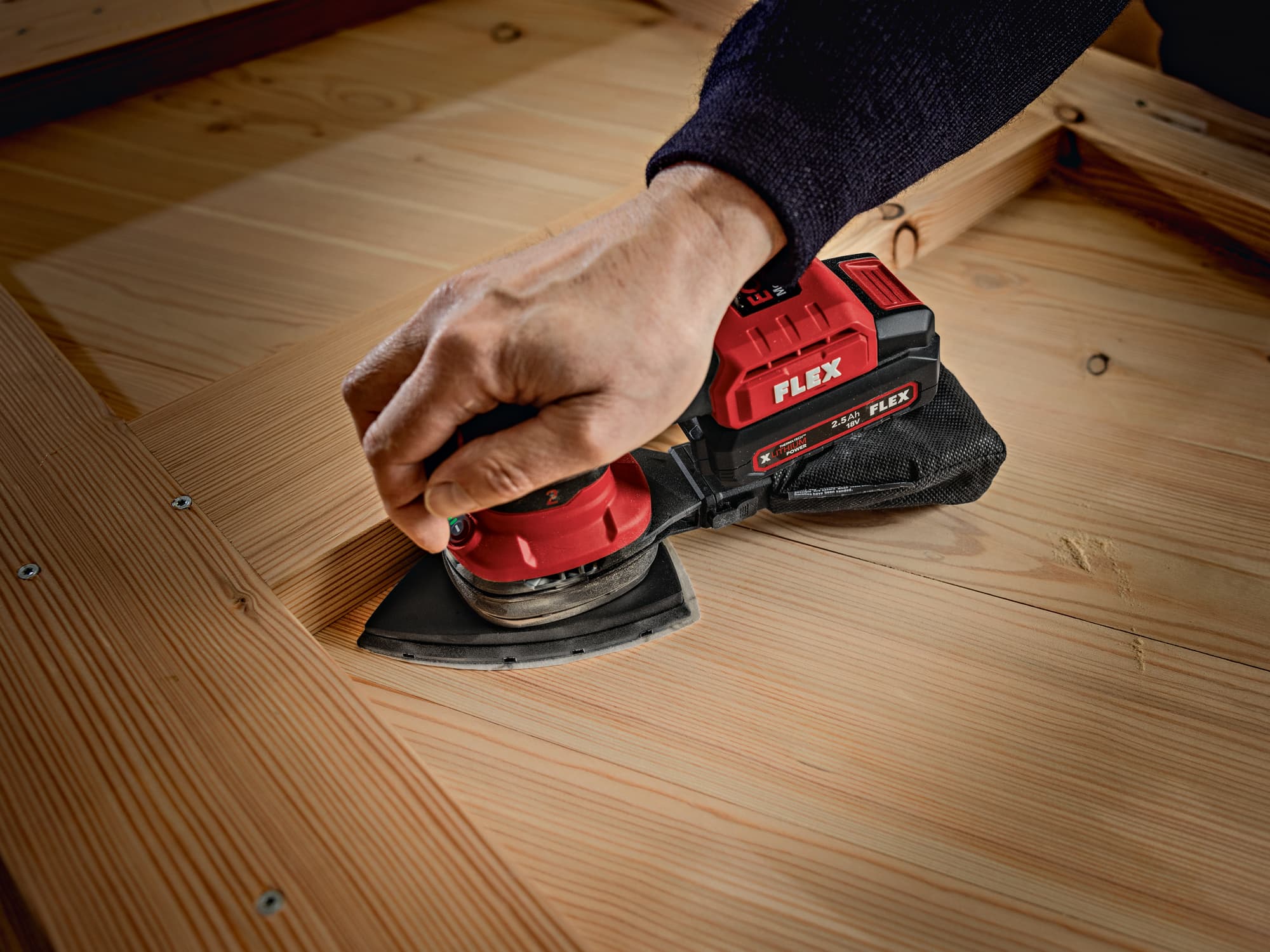 Schleifen von Engstellen mit FLEX Deltaschleifer Drehzahlregelung 10-Lochsystem