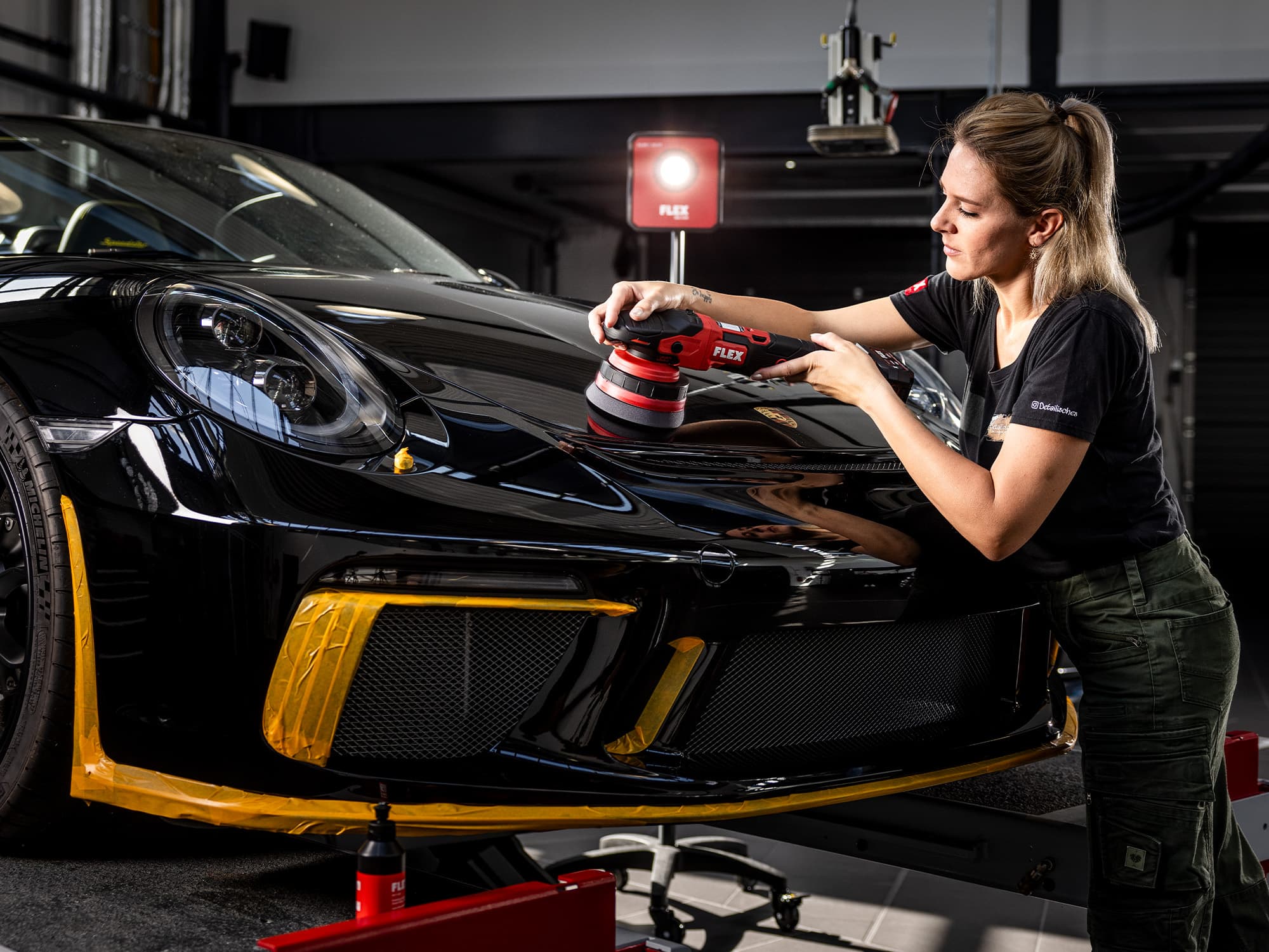 Polish your car with the free-running eccentric polisher from FLEX