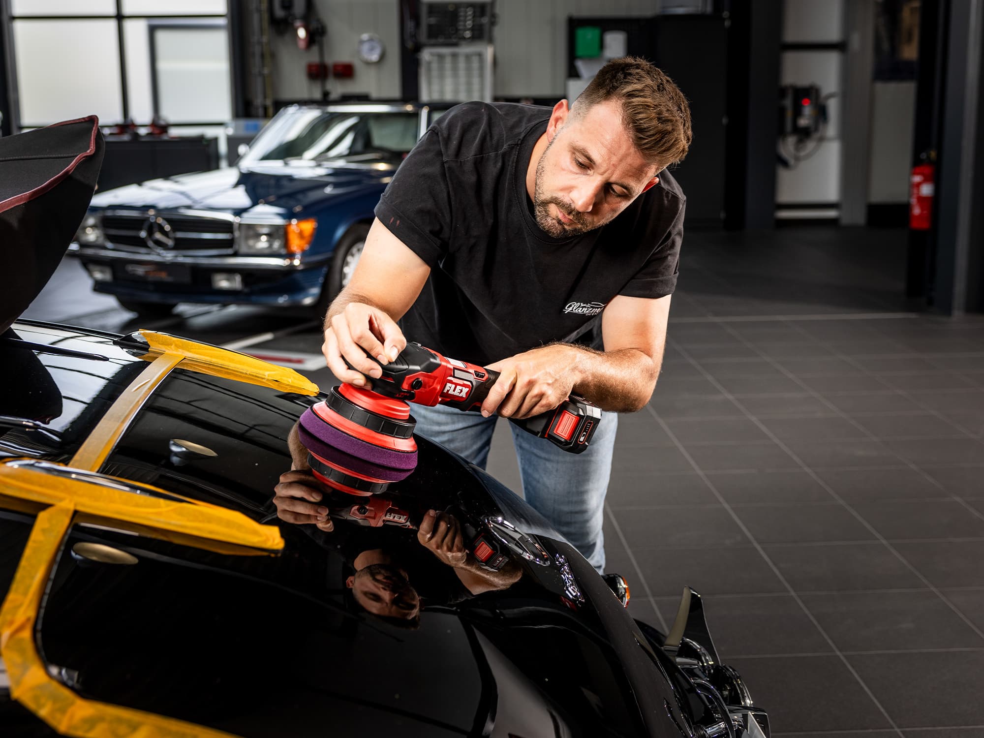 Polish your car with the force-driven eccentric polisher from FLEX