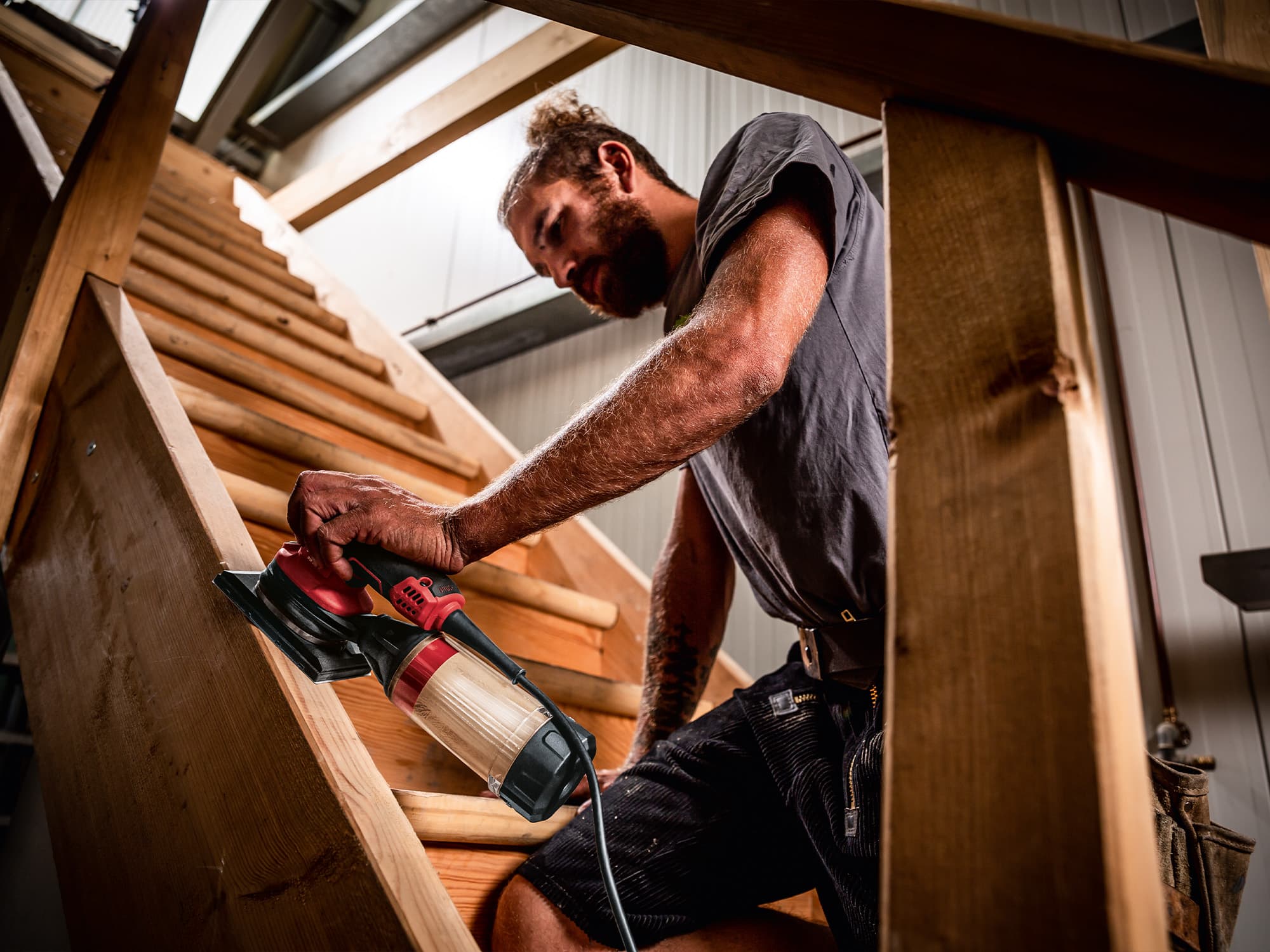 Wooden staircase sanding with a FLEX orbital sander with speed control